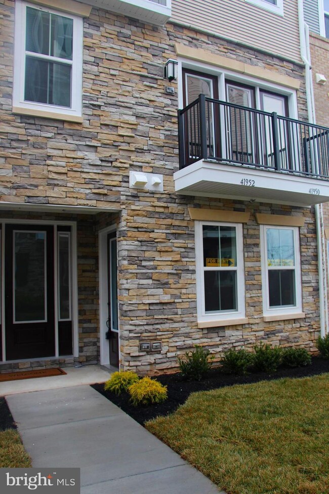 41950 Pickwick Mill Terrace, Dulles, VA 20105 - photo 2