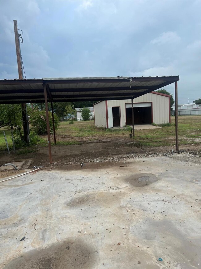 4937 Hitching Post Dr, Weatherford, TX 76087 - photo 3