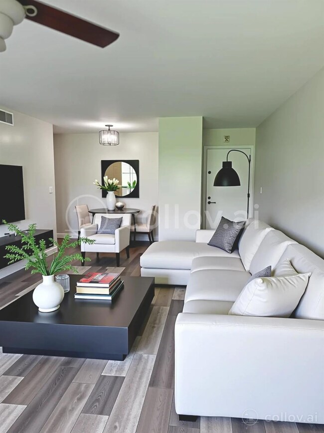 Staged living /dining 1