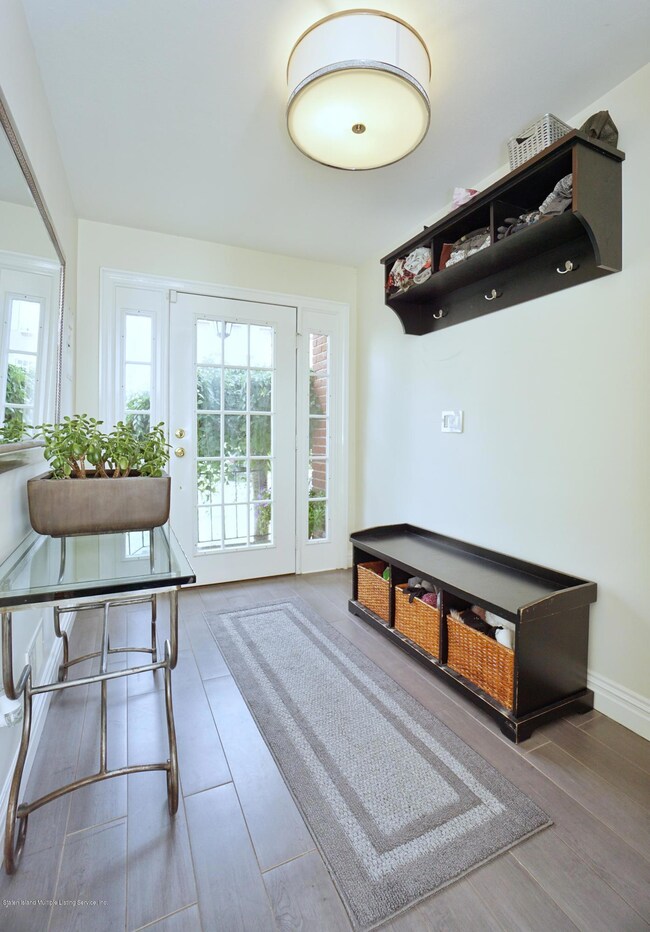 (3) ENTRY FOYER