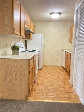 114 Heritage Dr unit 114, Whitinsville, MA 01588 - photo 5