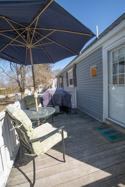 14 Blossom Ln, Weymouth, MA 02188 - photo 4