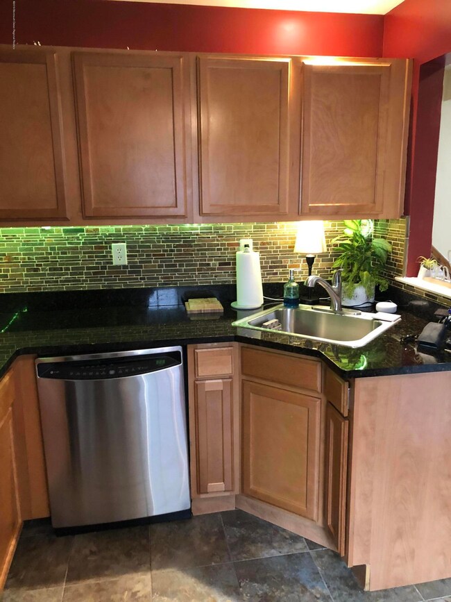 123 Adamecs Way unit 24, South Amboy, NJ 08879 - photo 4