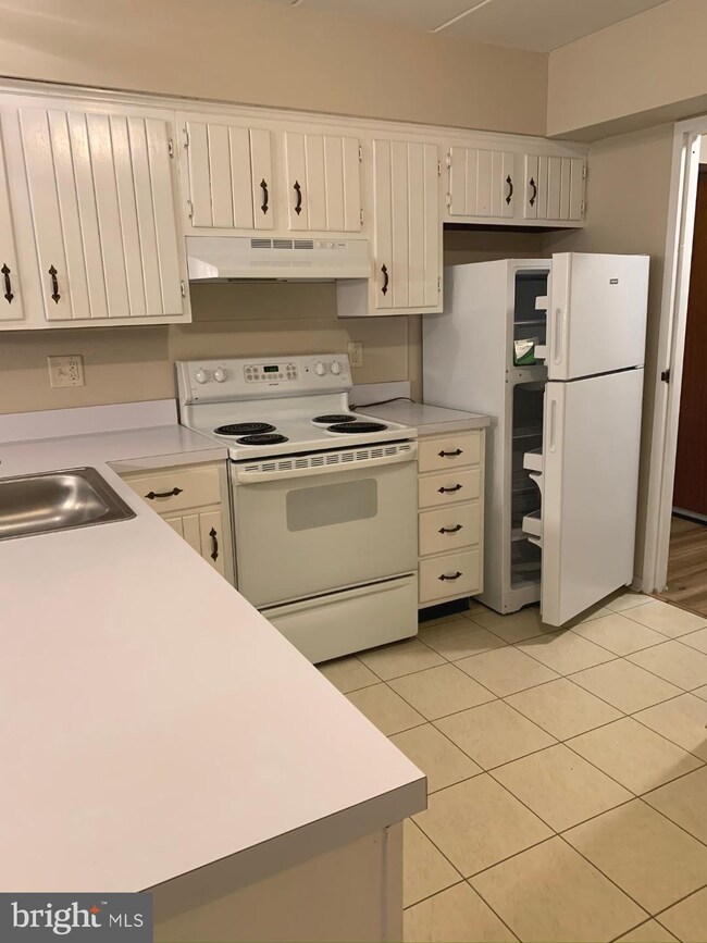 300 Campbell Cir unit F13, Downingtown, PA 19335 - photo 2