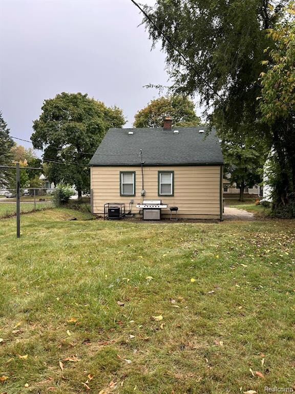 655 E Beverly Ave, Pontiac, MI 48340 - photo 2