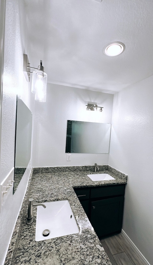 6747 England St unit B, Houston, TX 77021 - photo 4