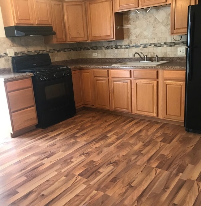 914 Hillside Ave unit 4, Antioch, IL 60002 - photo 3