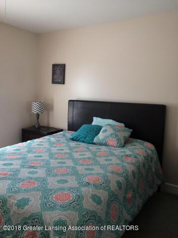 422 S Butler Blvd, Lansing, MI 48915 - photo 5