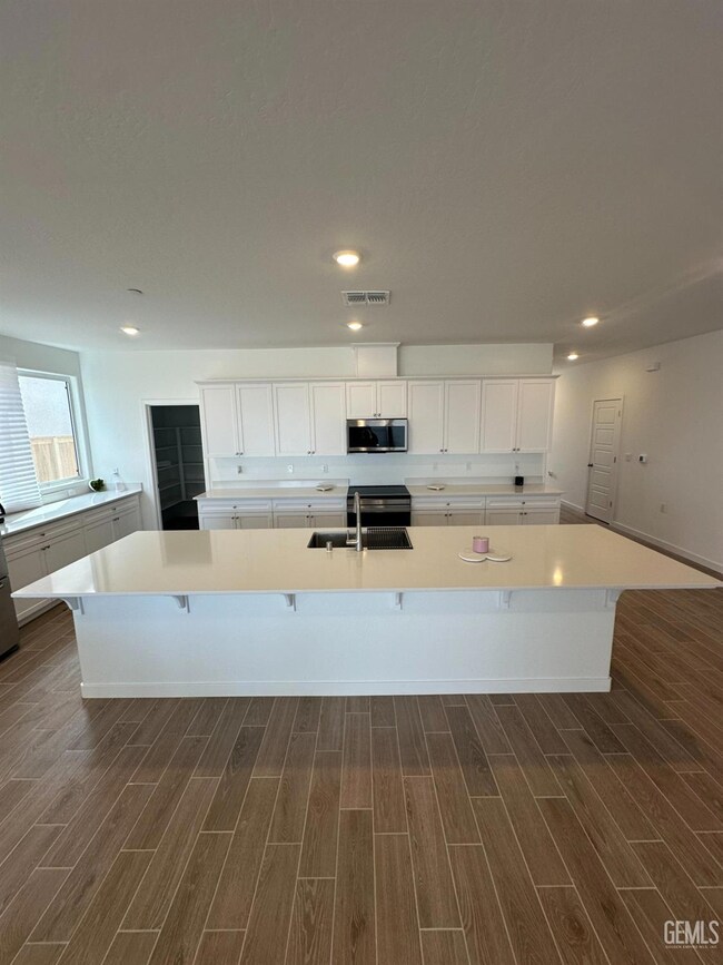 8908 County Crest Dr, Shafter, CA 93314 - photo 5