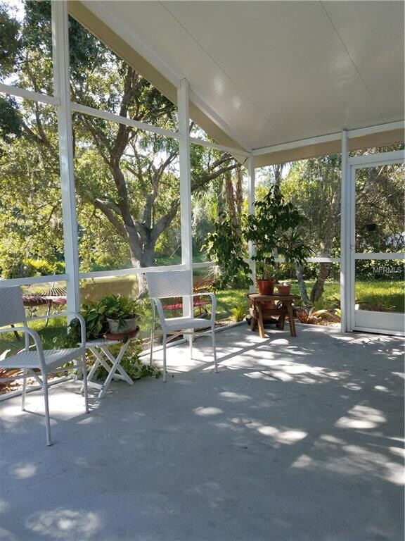 Screened in Porch