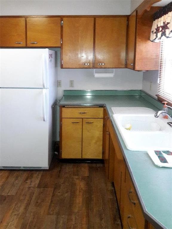 Cast Iron Sink. New Refrigerator.