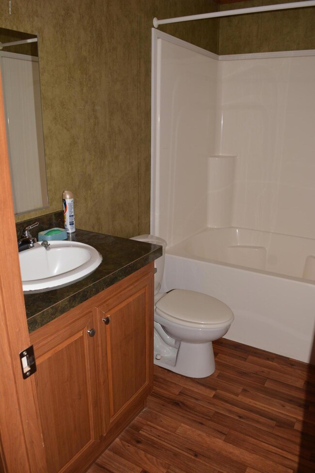 Full Bathroom 1