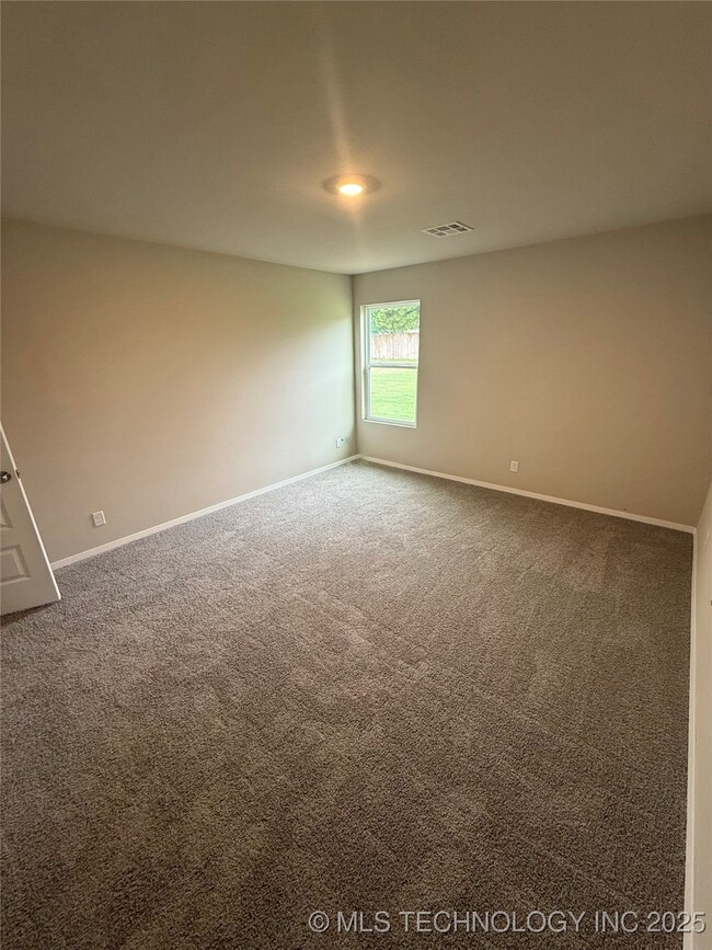 7300 S Maple Ave, Broken Arrow, OK 74011 - photo 5