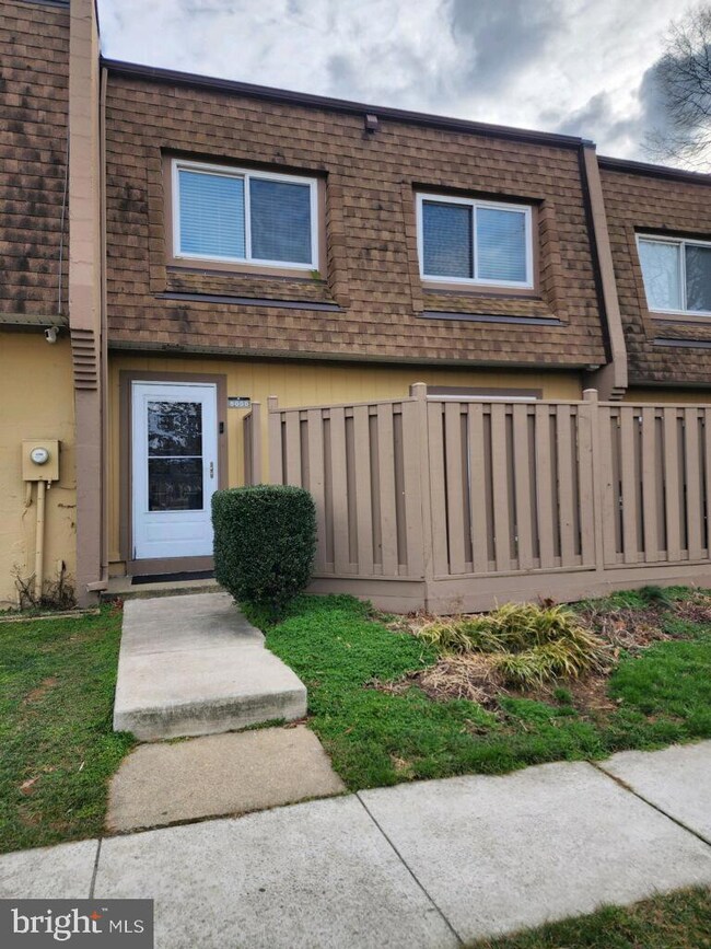 8000 Capistrano Place unit C, Alexandria, VA 22309 - photo 2