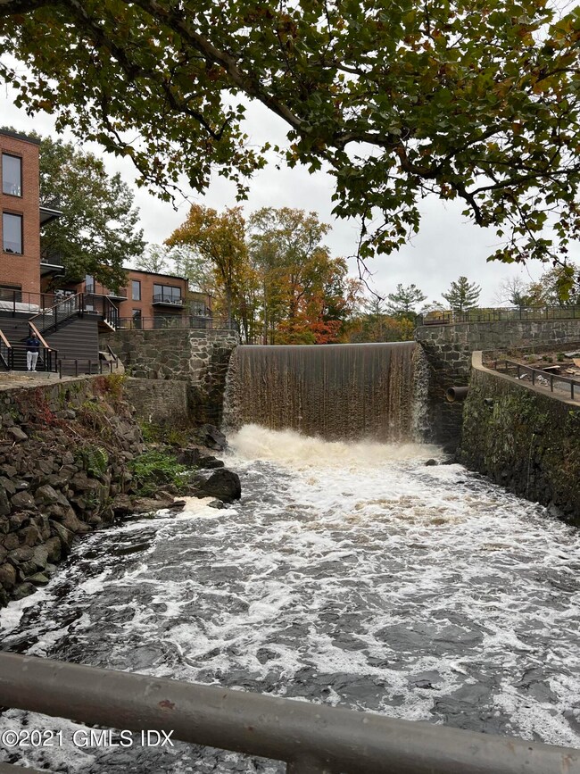 328 Pemberwick Rd unit 5, Greenwich, CT 06831 - photo 4