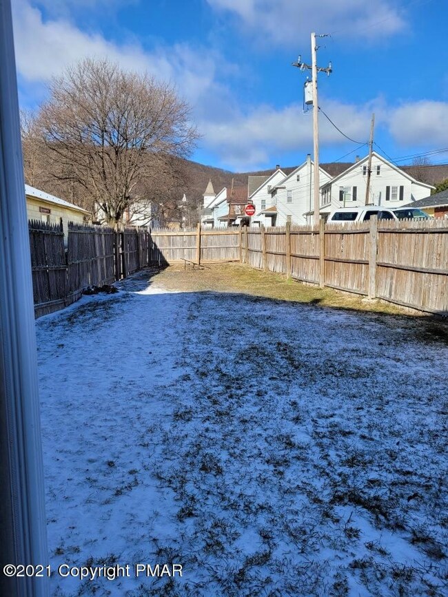 209 B St, Pen Argyl, PA 18072 - photo 2