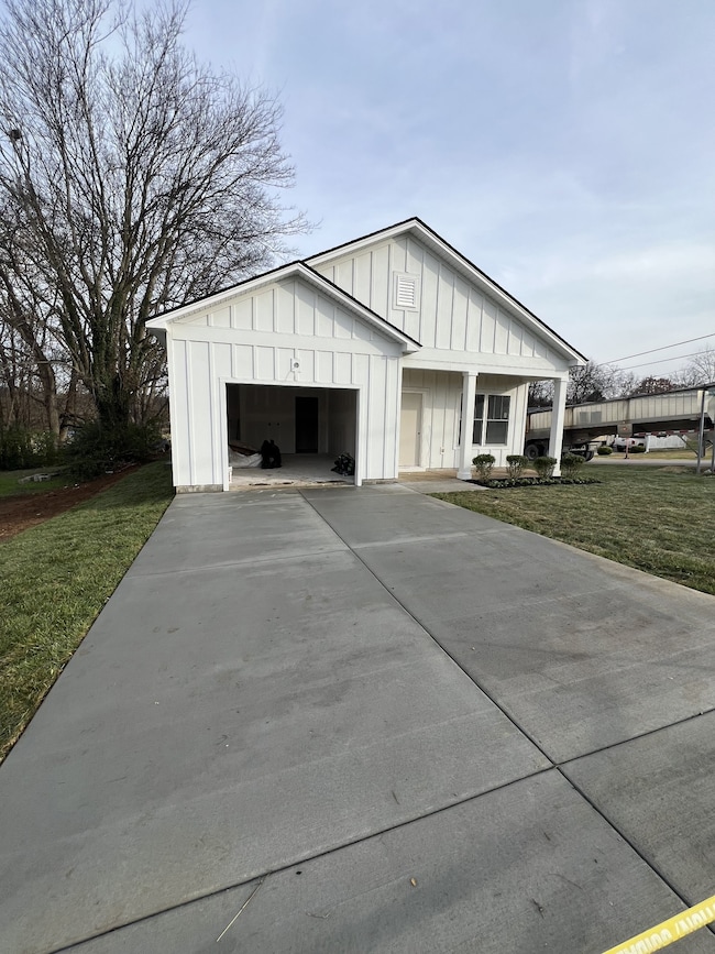 609 S Main St, Mount Pleasant, TN 38474 - photo 3