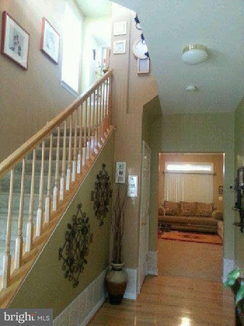 9091 Tanyard Ln, Lorton, VA 22079 - photo 3