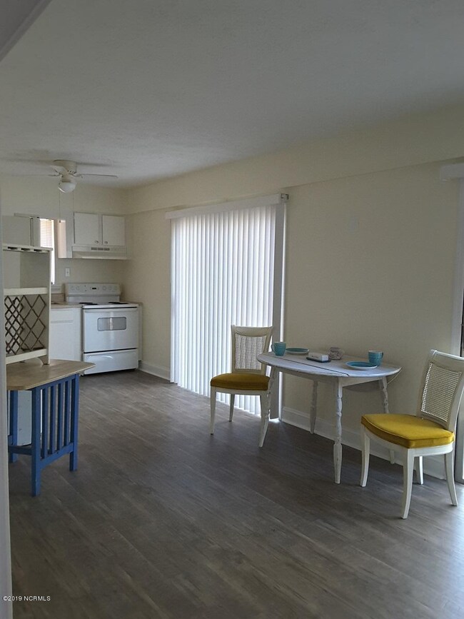 6 kitchen from livingroom