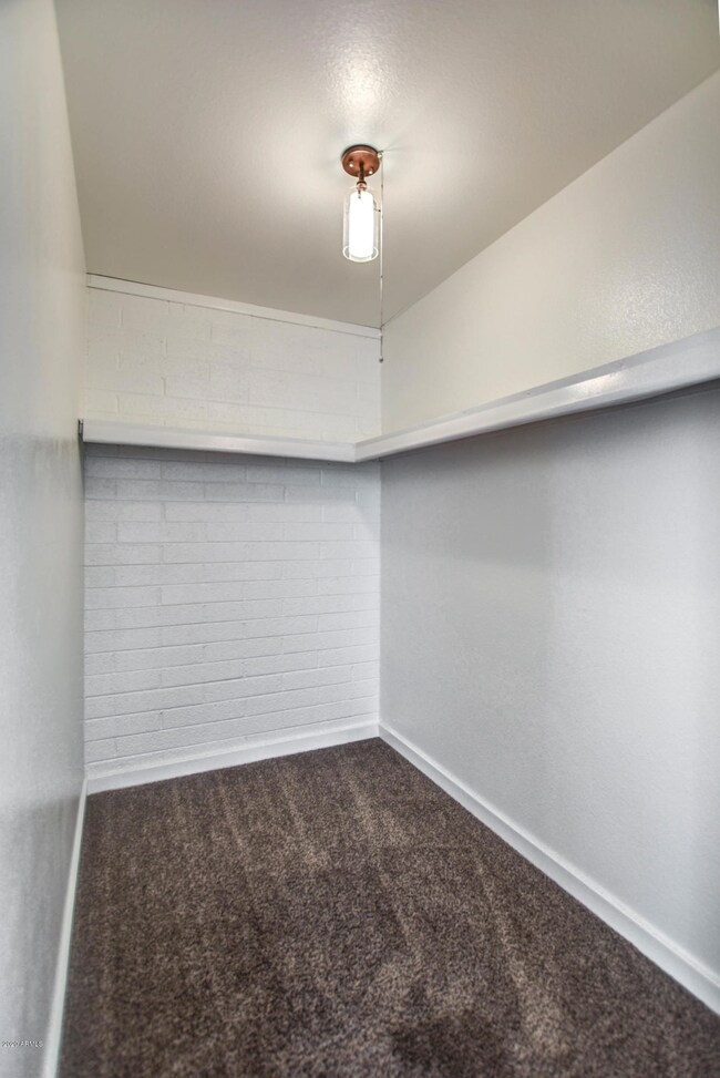 BED 2 CLOSET