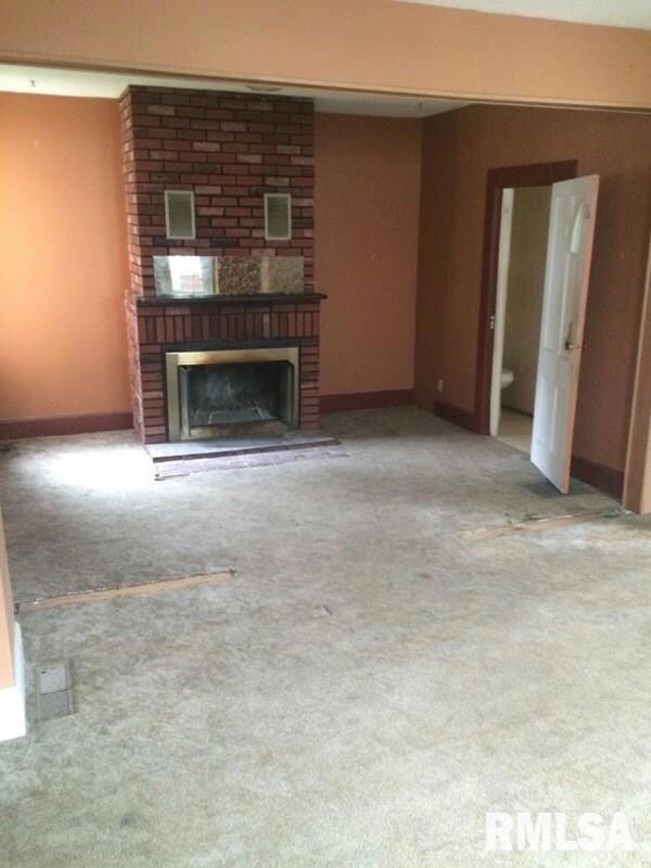 912 W 16th St, Davenport, IA 52804 - photo 2