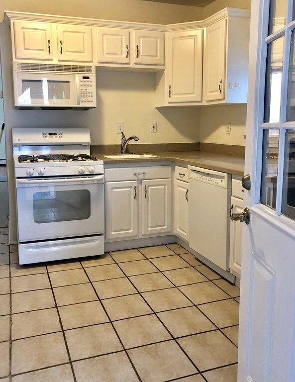 156 Boylston St unit 1, Jamaica Plain, MA 02130 - photo 4