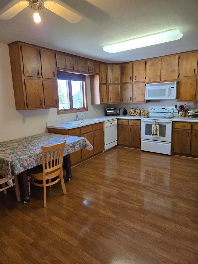 403 Center St, Lime Springs, IA 52155 - photo 4