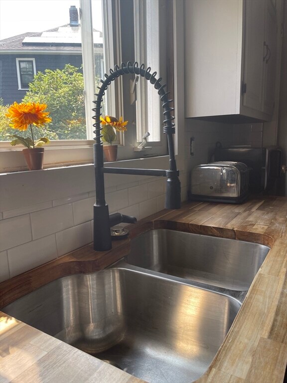 85 Quinapoxet Ln, Worcester, MA 01606 - photo 2