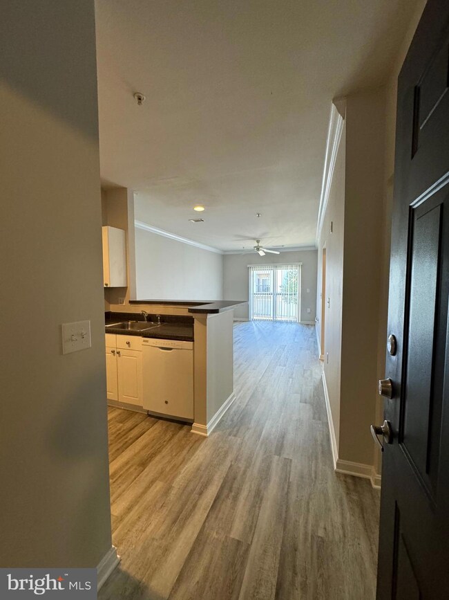 11350 Aristotle Dr unit 7-203, Fairfax, VA 22030 - photo 3