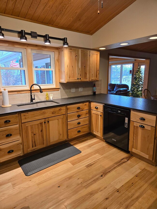 8888 Yankee Ave, Cresco, IA 52136 - photo 5