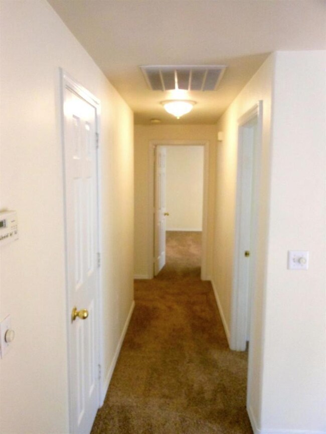 948 Hopkins Rd, Central Point, OR 97502 - photo 7