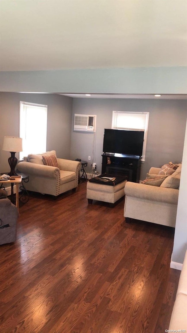 32 Cliff Ln, Levittown, NY 11756 - photo 6