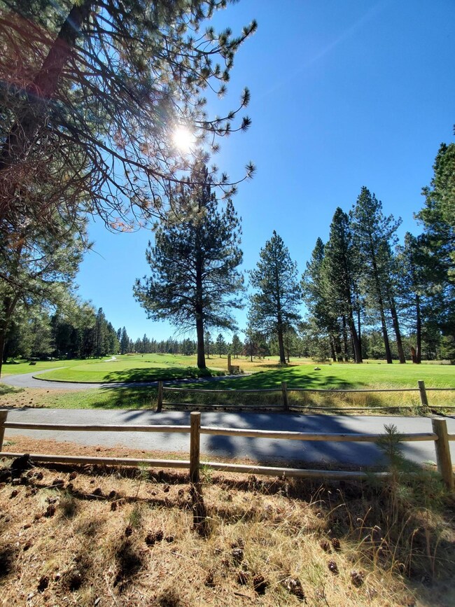 57319 Pole House Ln unit 19, Sunriver, OR 97707 - photo 3