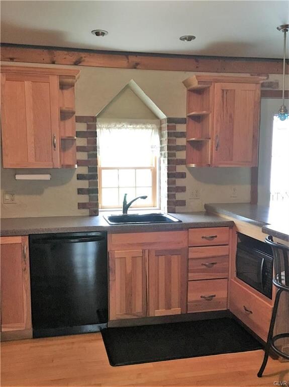 5622 Greens Dr, Allentown, PA 18106 - photo 2