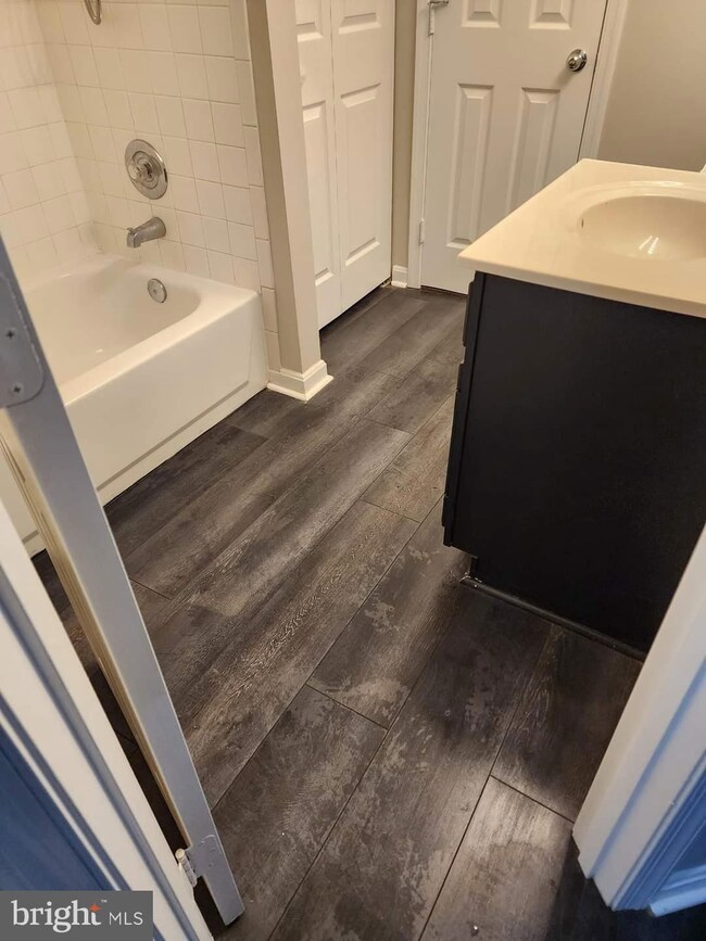 9709 Lake Pointe Ct unit 201, Upper Marlboro, MD 20774 - photo 3