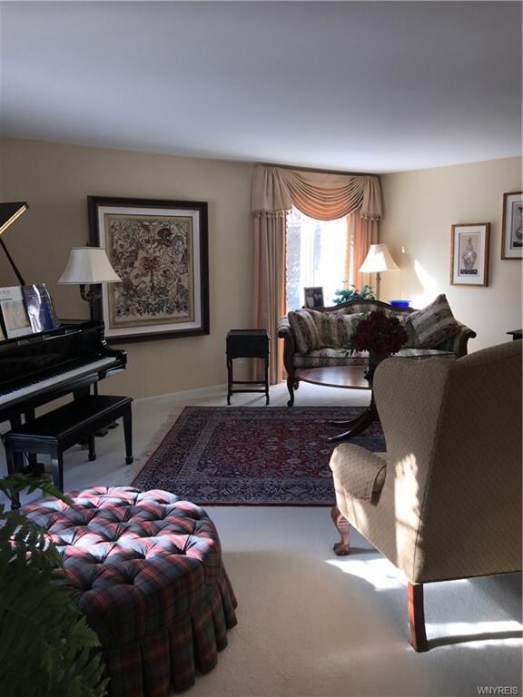 Beautiful living room off to the right when you en