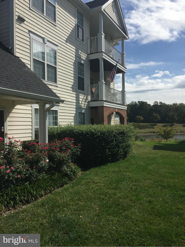 25240 Lake Shore Square unit 203, Chantilly, VA 20152 - photo 2