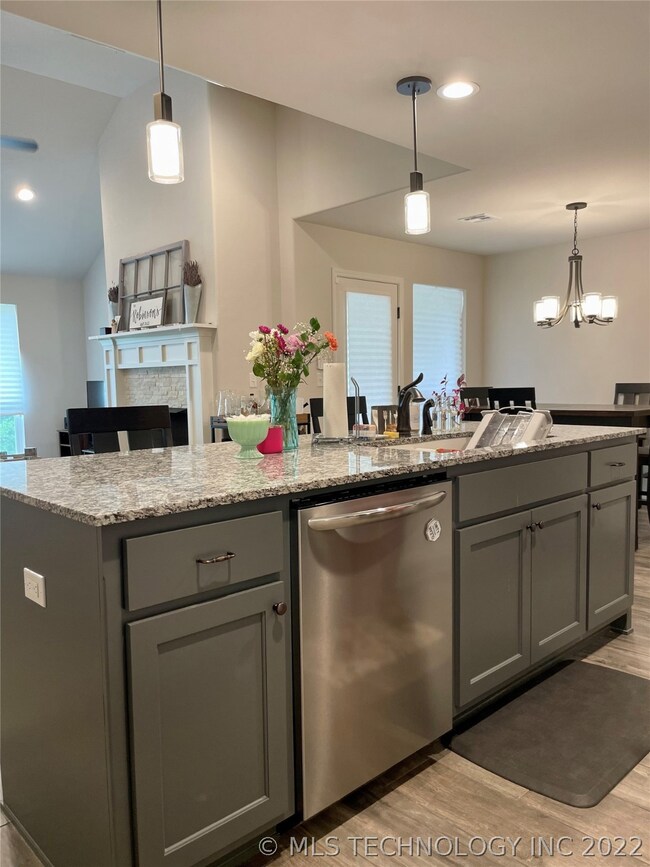 6608 S 22nd Ct, Broken Arrow, OK 74011 - photo 4