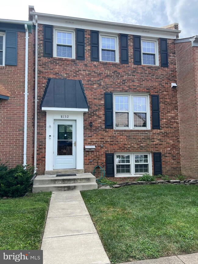 8132 Sleepy View Ln, Springfield, VA 22153 - photo 2