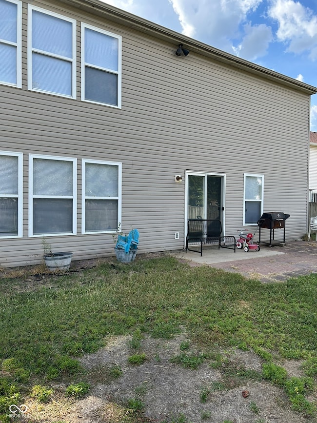 14229 Weeping Cherry Dr, Fishers, IN 46038 - photo 2