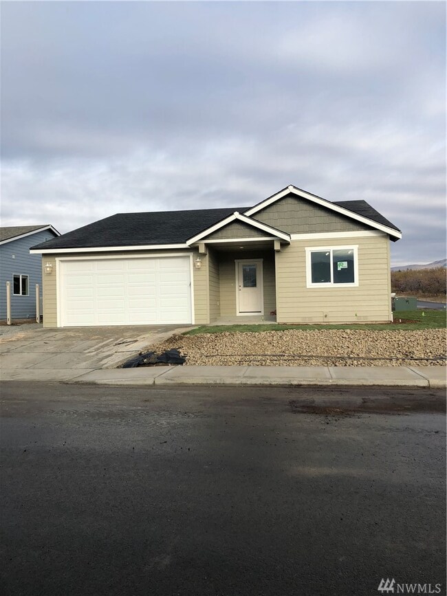 2285 2nd St SE, East Wenatchee, WA 98802 - photo 2