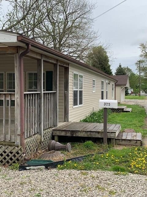 325 S B St, Thorntown, IN 46071 - photo 4