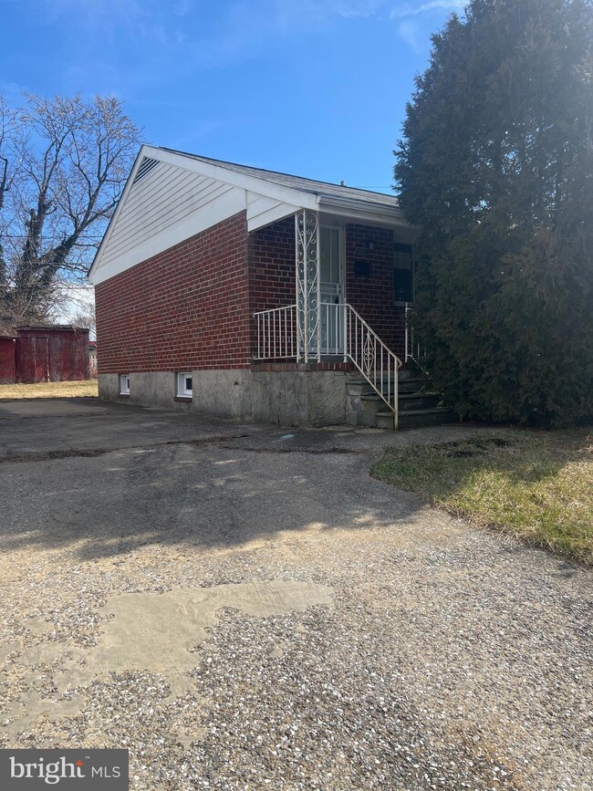 3319 Kerry Rd, Gwynn Oak, MD 21207 - photo 2