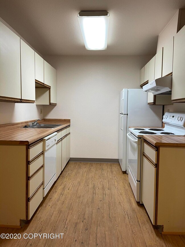 3570 W Dimond Blvd unit B7, Anchorage, AK 99502 - photo 6