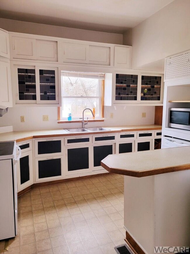 702 S Main St, Ada, OH 45810 - photo 4