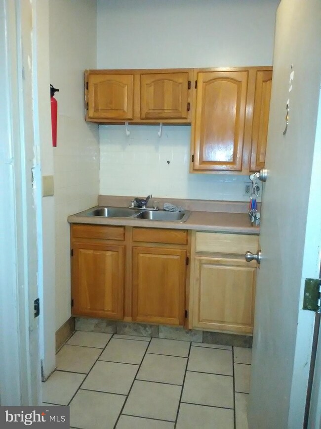 146 N 5th St unit 3F, Reading, PA 19601 - photo 5