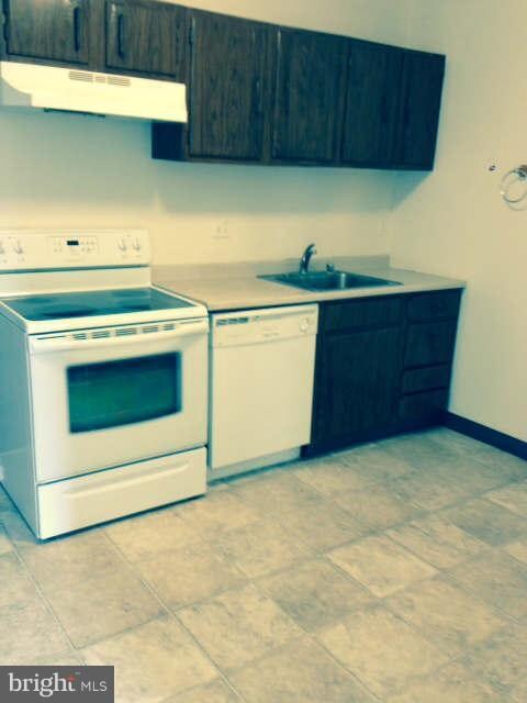 9723 Kings Crown Ct unit 201, Fairfax, VA 22031 - photo 3