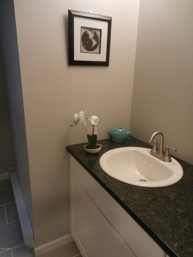 718 Raymondskill Rd, Milford, PA 18337 - photo 7