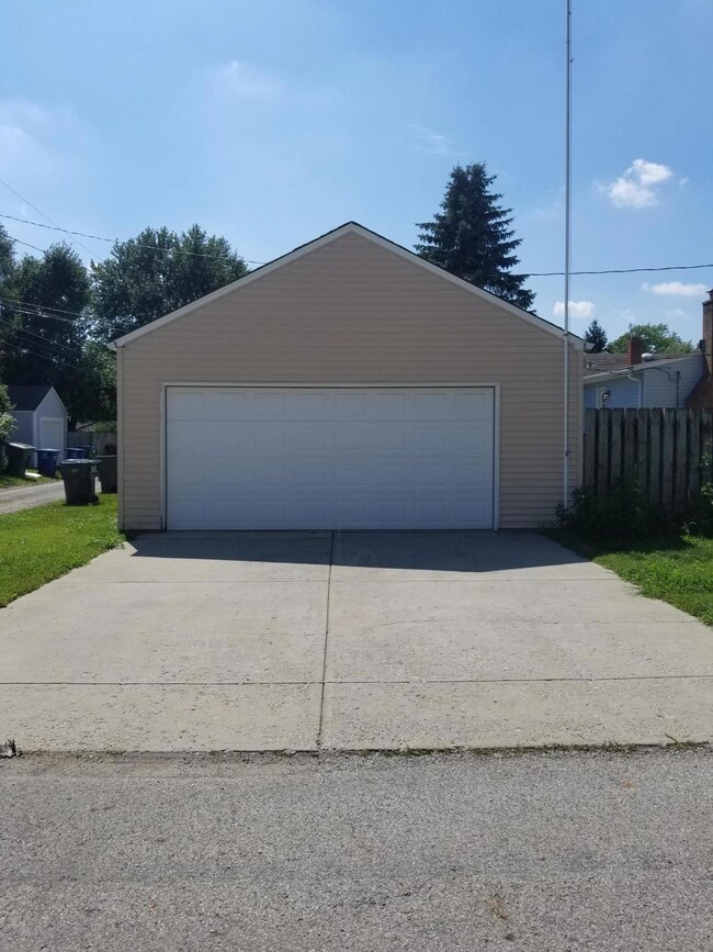 297 E Jeffrey Place, Columbus, OH 43214 - photo 6