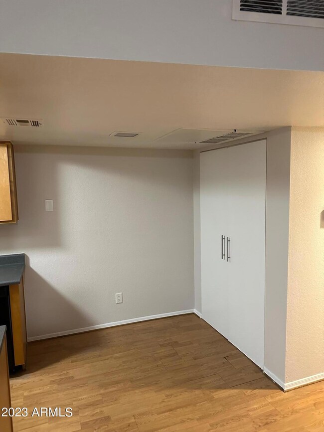 Dining area 204